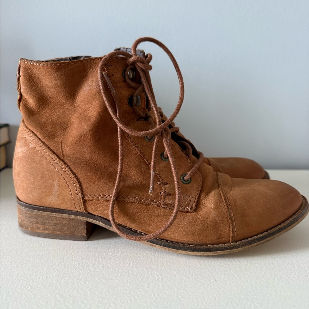 Steve Madden Tan Ankle Boots with Lace-Up Design and Low Heel